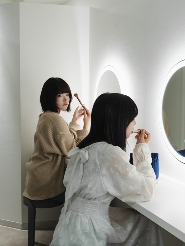メイクスペースを利用している様子の画像