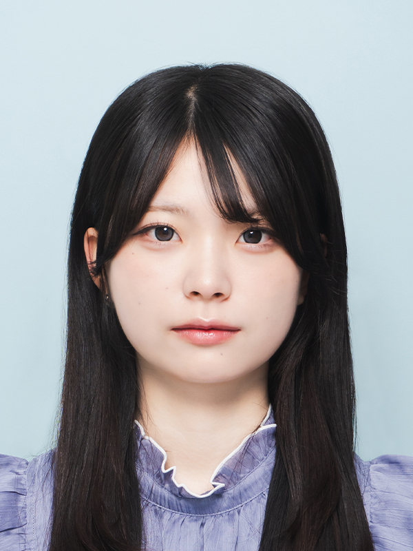 ブルーの背景の証明写真